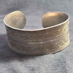 Silver colored bracelet